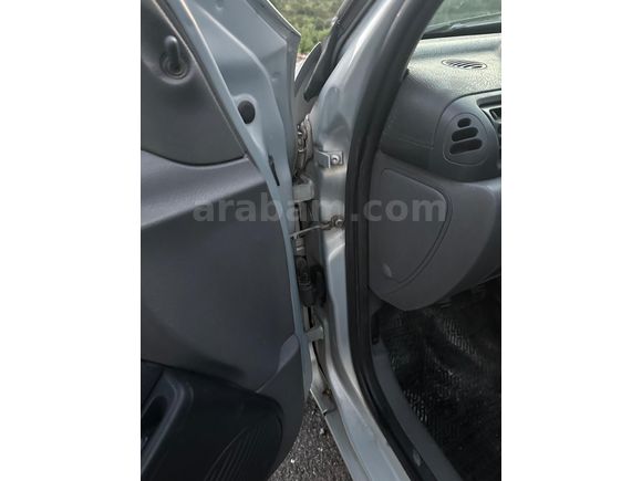 Sahibinden Renault Clio 1.4 RTA 2001 Model