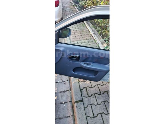 Sahibinden Renault Clio 1.4 RNA 2001 Model