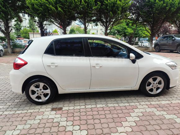 Sahibinden Toyota Auris 1.4 D-4D Comfort Plus 2012 Model
