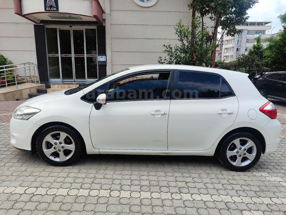 Sahibinden Toyota Auris 1.4 D-4D Comfort Plus 2012 Model