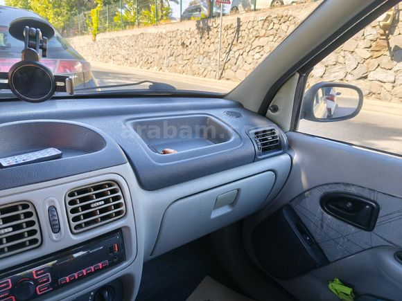 Sahibinden Renault Clio 1.5 dCi Authentique 2002 Model  299.000 km Sarı