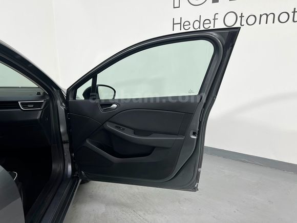 HEDEF RENAULT PLAZA'DAN 2023 CLİO İCON 1,0 TCE XTRONİC