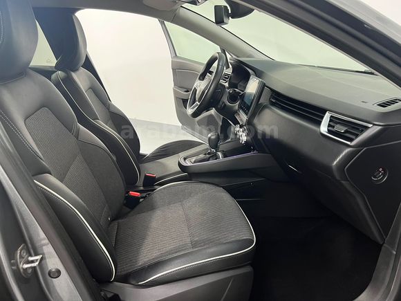 HEDEF RENAULT PLAZA'DAN 2023 CLİO İCON 1,0 TCE XTRONİC