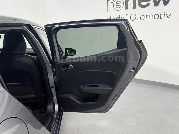 HEDEF RENAULT PLAZA'DAN 2023 CLİO İCON 1,0 TCE XTRONİC