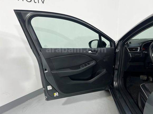 HEDEF RENAULT PLAZA'DAN 2023 CLİO İCON 1,0 TCE XTRONİC