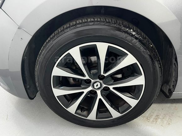 HEDEF RENAULT PLAZA'DAN 2023 CLİO İCON 1,0 TCE XTRONİC