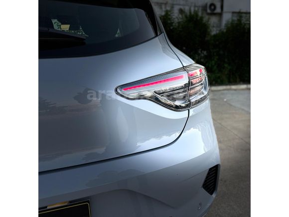 ÖNAL'DAN 2025 RENAULT CLİO 1.0 TCE EVOLUTİON X-TRONİC 10.BİN KM