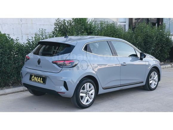 ÖNAL'DAN 2025 RENAULT CLİO 1.0 TCE EVOLUTİON X-TRONİC 10.BİN KM