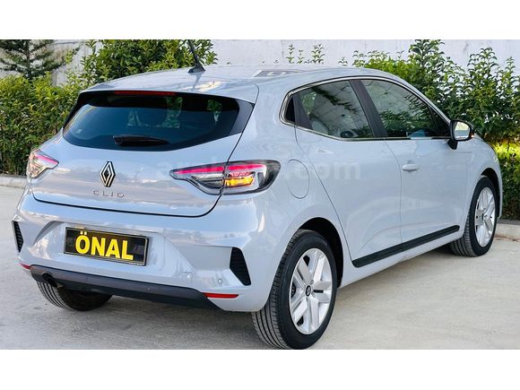 ÖNAL'DAN 2025 RENAULT CLİO 1.0 TCE EVOLUTİON X-TRONİC 10.BİN KM