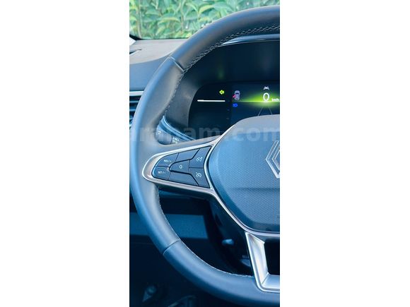 ÖNAL'DAN 2025 RENAULT CLİO 1.0 TCE EVOLUTİON X-TRONİC 10.BİN KM