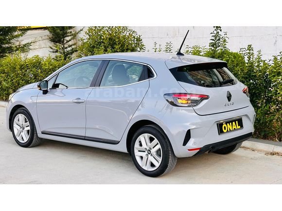 ÖNAL'DAN 2025 RENAULT CLİO 1.0 TCE EVOLUTİON X-TRONİC 10.BİN KM