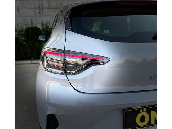 ÖNAL'DAN 2025 RENAULT CLİO 1.0 TCE EVOLUTİON X-TRONİC 10.BİN KM
