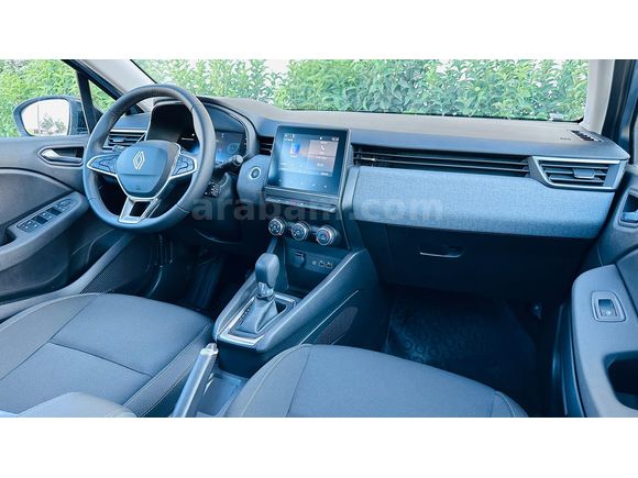 ÖNAL'DAN 2025 RENAULT CLİO 1.0 TCE EVOLUTİON X-TRONİC 10.BİN KM