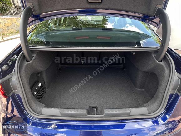 KIRANTA 2025 AUDİ A3 1.5 ADVANCED CAM TAVAN PARLAMENT MAVİ