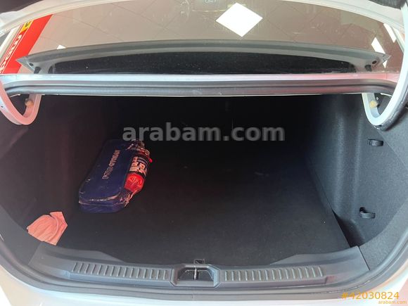 Galeriden Ford Focus 1.5 EcoBlue Titanium Stil 2024 Model Mersin 40.618 km Beyaz