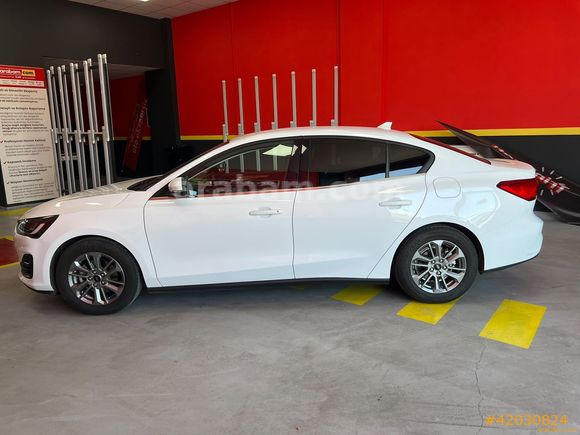 Galeriden Ford Focus 1.5 EcoBlue Titanium Stil 2024 Model Mersin 40.618 km Beyaz