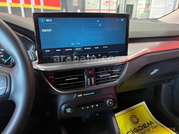 Galeriden Ford Focus 1.5 EcoBlue Titanium Stil 2024 Model Mersin 40.618 km Beyaz