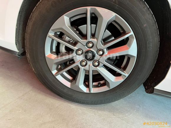 Galeriden Ford Focus 1.5 EcoBlue Titanium Stil 2024 Model Mersin 40.618 km Beyaz