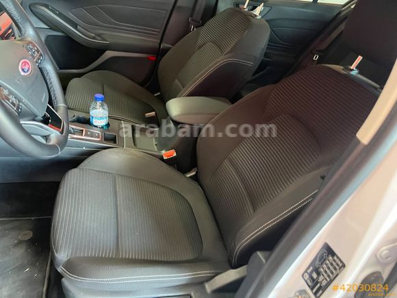 Galeriden Ford Focus 1.5 EcoBlue Titanium Stil 2024 Model Mersin 40.618 km Beyaz