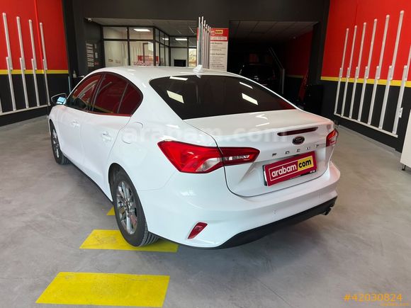 Galeriden Ford Focus 1.5 EcoBlue Titanium Stil 2024 Model Mersin 40.618 km Beyaz
