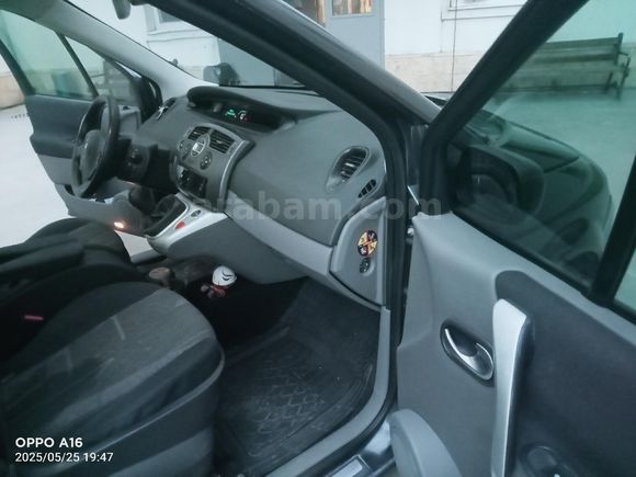 Sahibinden Renault Scenic 1.6 Dynamique 2004 Model