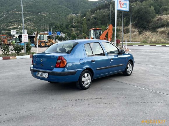 KAYA OTOMOTİVDEN 2003 CLIO 1.4 16 WALF KLIMALI 3 PARÇA BOYALI