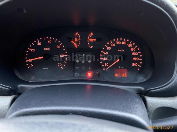 KAYA OTOMOTİVDEN 2003 CLIO 1.4 16 WALF KLIMALI 3 PARÇA BOYALI