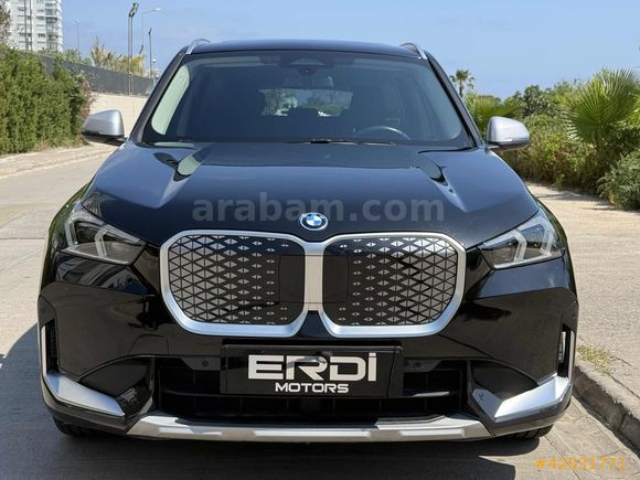 2024 İX1 eDRIVE20 C.TAVAN MOCHA DERİ E.BAGAJ JANT BOYASIZ BAYİİ