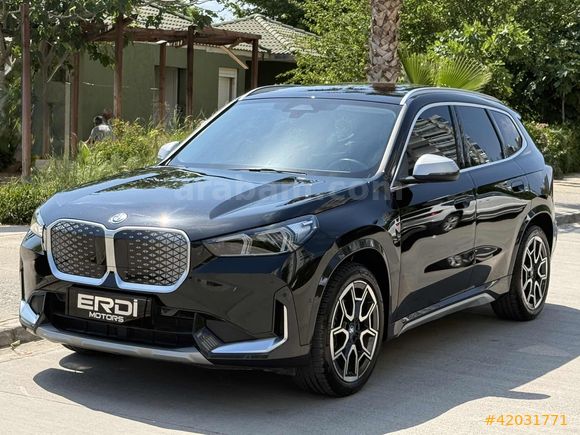 2024 İX1 eDRIVE20 C.TAVAN MOCHA DERİ E.BAGAJ JANT BOYASIZ BAYİİ