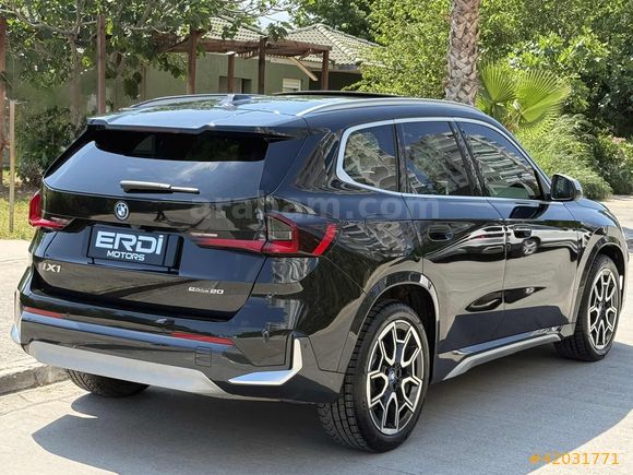 2024 İX1 eDRIVE20 C.TAVAN MOCHA DERİ E.BAGAJ JANT BOYASIZ BAYİİ
