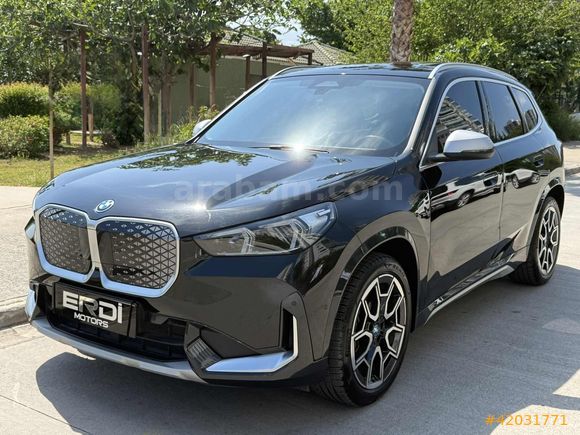 2024 İX1 eDRIVE20 C.TAVAN MOCHA DERİ E.BAGAJ JANT BOYASIZ BAYİİ