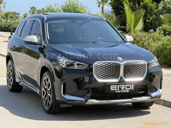 2024 İX1 eDRIVE20 C.TAVAN MOCHA DERİ E.BAGAJ JANT BOYASIZ BAYİİ