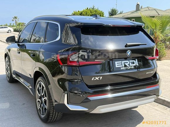 2024 İX1 eDRIVE20 C.TAVAN MOCHA DERİ E.BAGAJ JANT BOYASIZ BAYİİ