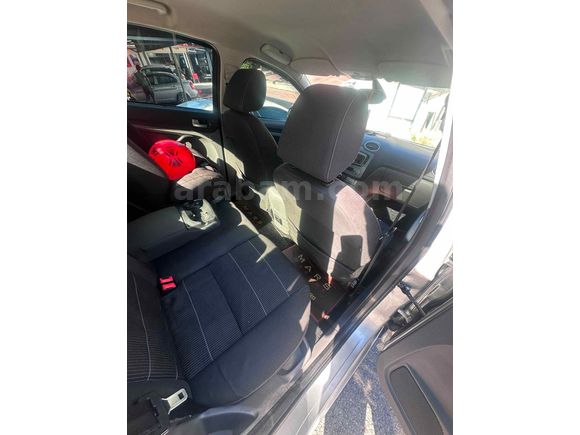 Sahibinden Ford Focus 1.6 Titanium 2008 Model  352.000 km Gri