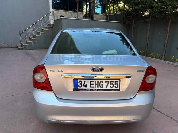 Sahibinden Ford Focus 1.6 Titanium 2008 Model  352.000 km Gri