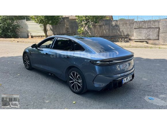 BOYASIZ. 11.000 KM DE . İÇİ BEJ