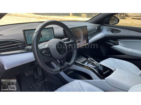 BOYASIZ. 11.000 KM DE . İÇİ BEJ
