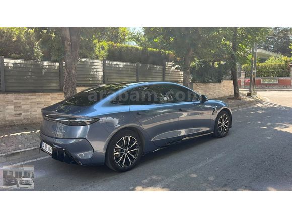 BOYASIZ. 11.000 KM DE . İÇİ BEJ