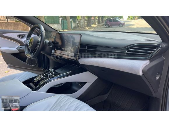 BOYASIZ. 11.000 KM DE . İÇİ BEJ