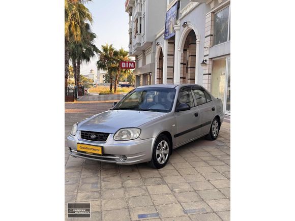 Hundai accent admire 2004