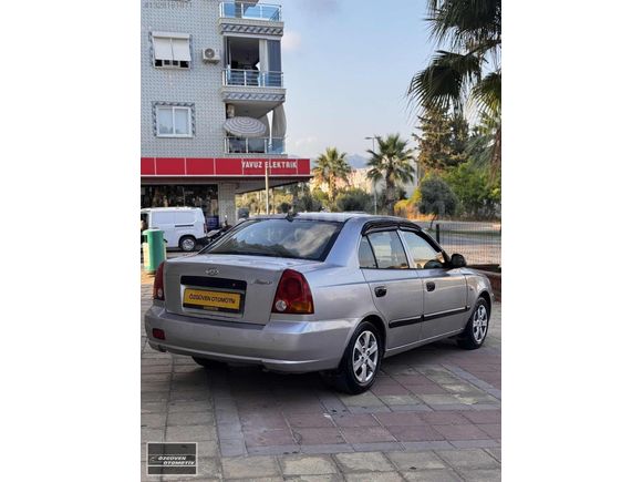 Hundai accent admire 2004