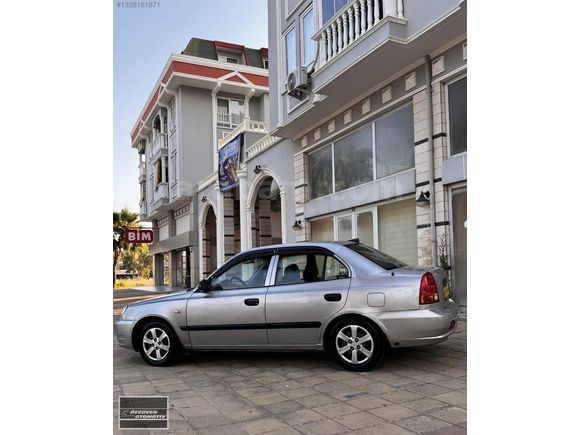 Hundai accent admire 2004