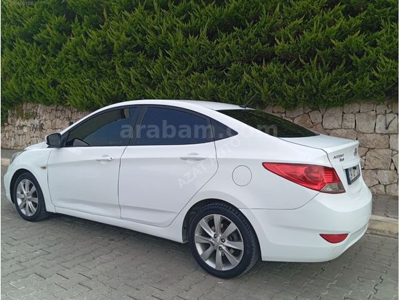 AZAT AUTO,DAN 2017 MODEL HYUNDAİ ACCENT BLUE DİZEL OTOMATİK