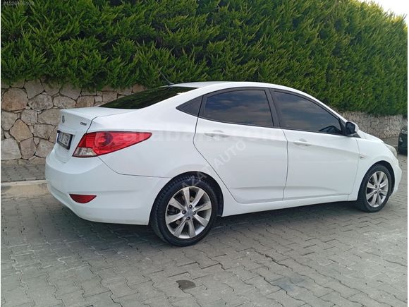 AZAT AUTO,DAN 2017 MODEL HYUNDAİ ACCENT BLUE DİZEL OTOMATİK