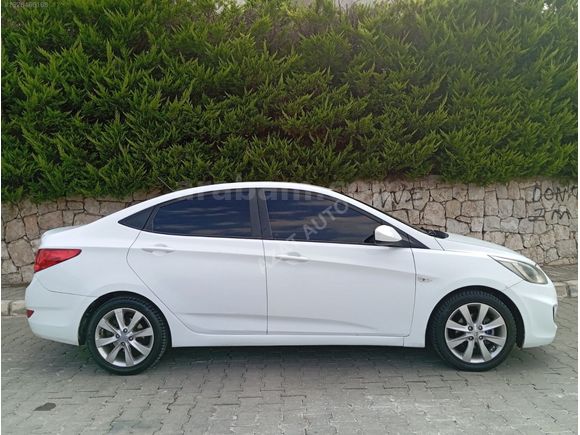AZAT AUTO,DAN 2017 MODEL HYUNDAİ ACCENT BLUE DİZEL OTOMATİK