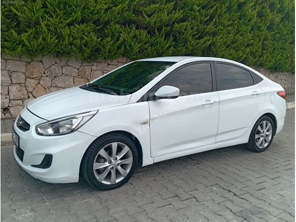 AZAT AUTO,DAN 2017 MODEL HYUNDAİ ACCENT BLUE DİZEL OTOMATİK
