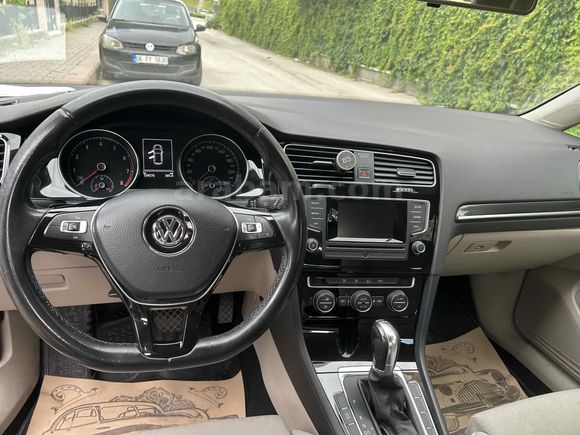 Düşük km, Bej Highline koltuklu Golf 7