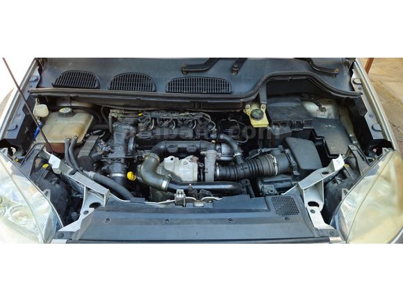 DİYANET PERSONELİNDEN 2004 MODEL FORD C-MAX TREND