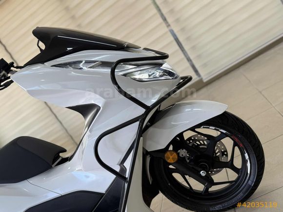 HONDA PCX125CC HATASIZ BOYASIZ HONDA ORJİNAL AKILLI ÇANTALI