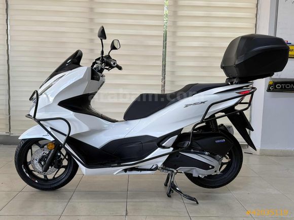 HONDA PCX125CC HATASIZ BOYASIZ HONDA ORJİNAL AKILLI ÇANTALI